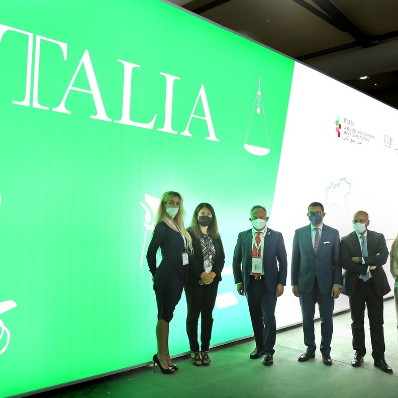 الإبداع والمهارات الحرفية المتميزة تكلّل الجناح الإيطالي في معرض داون تاون ديزاين