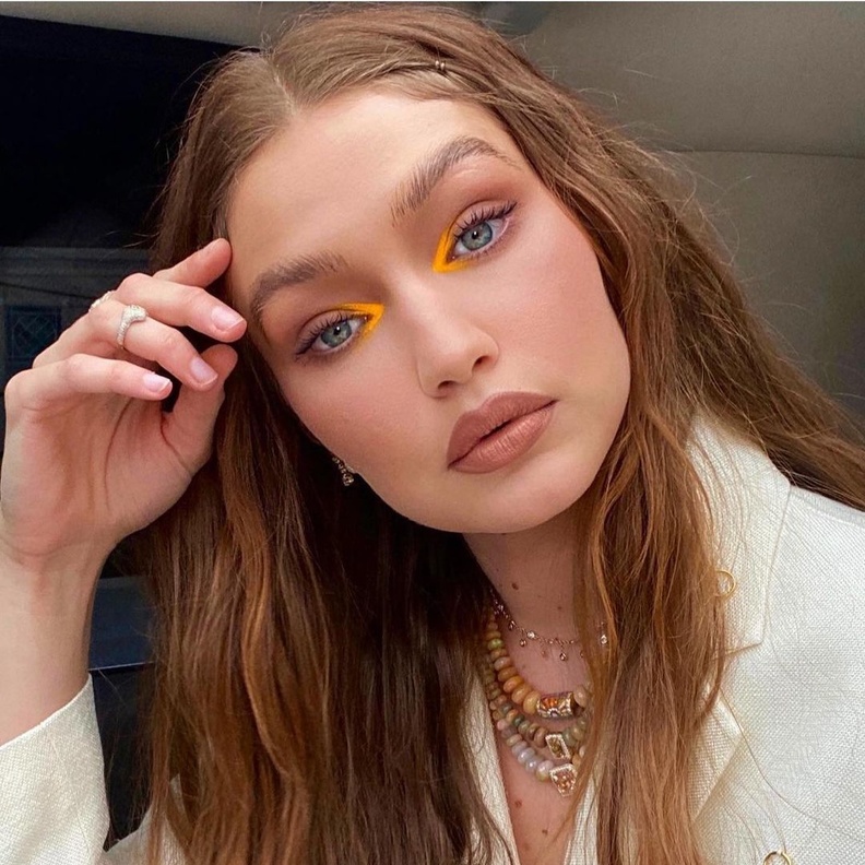 أحدث إطلالات جيجي حديد الجمالية في أول ظهور لها بعد انفصالها