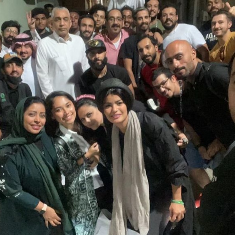 حيدر الناصر مع فريق عمله