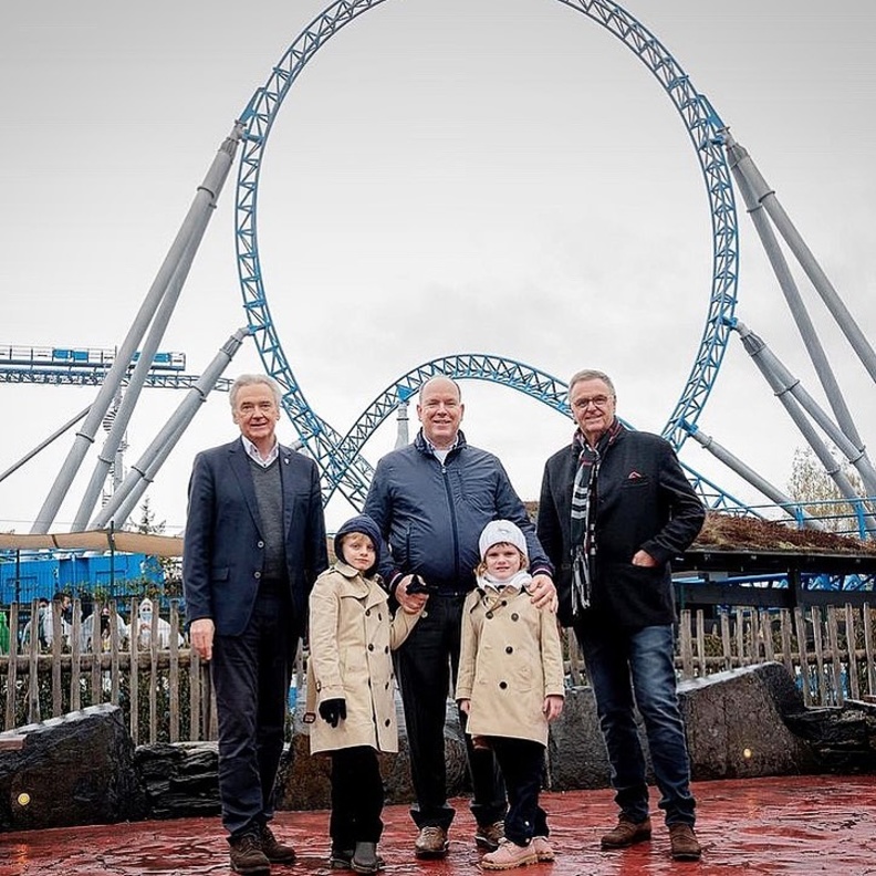 أحدث ظهور للأمير ألبرت وطفليه التوأم في ألمانيا