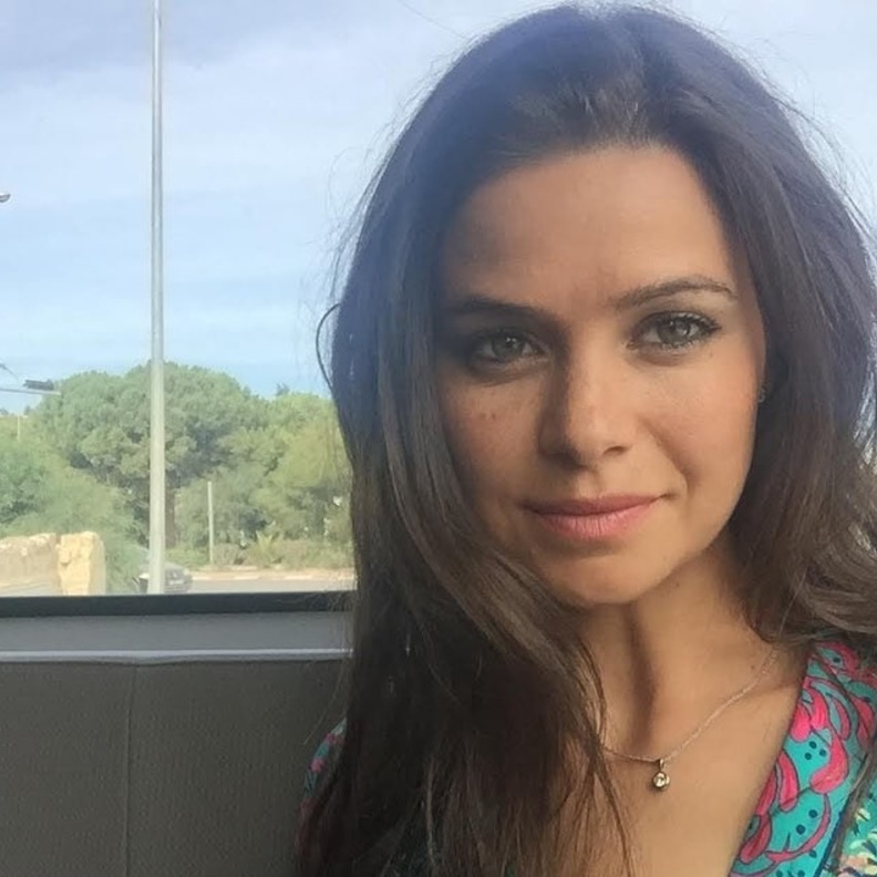 يسرا اللوزي