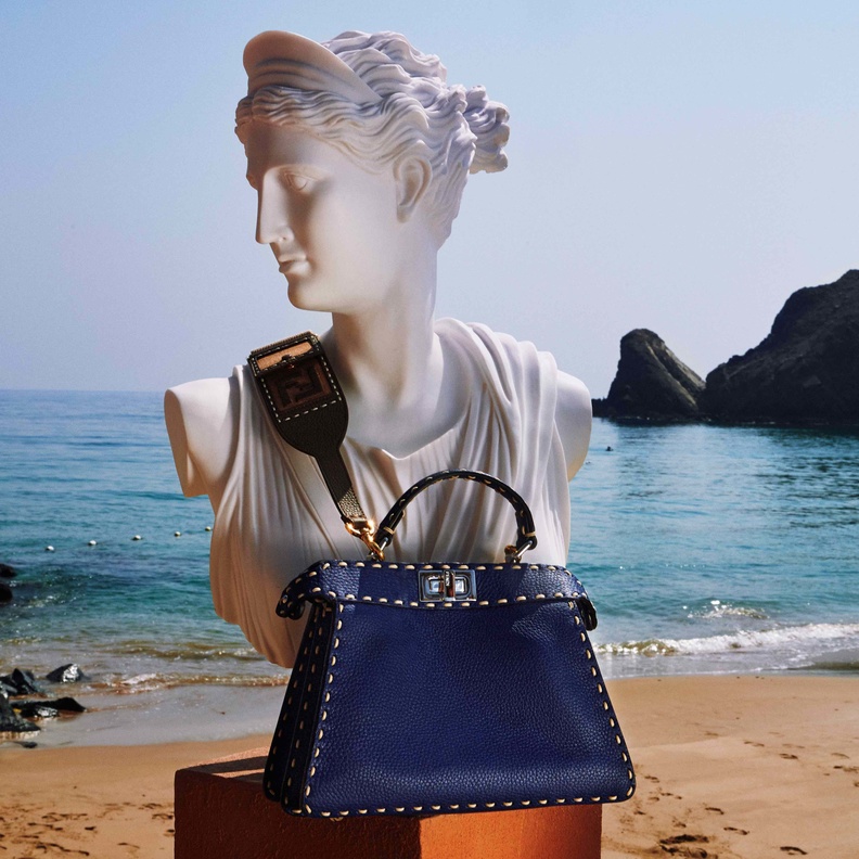 جلسة تصويرية خاصة بمجلة "هي" بعنوان موعد جديد مع الأناقة