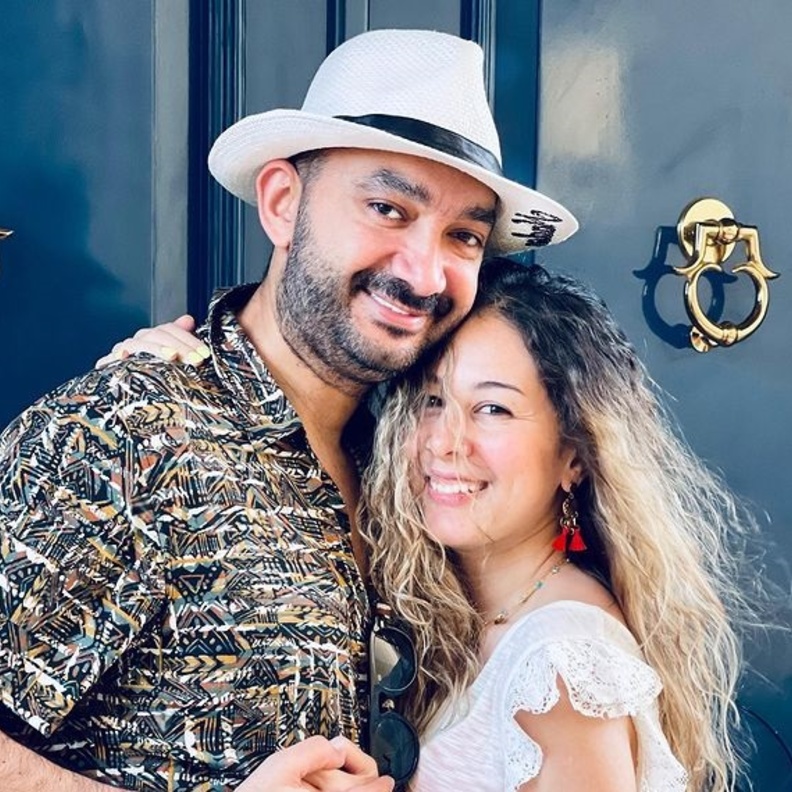 نادر حمدي وزوجته 