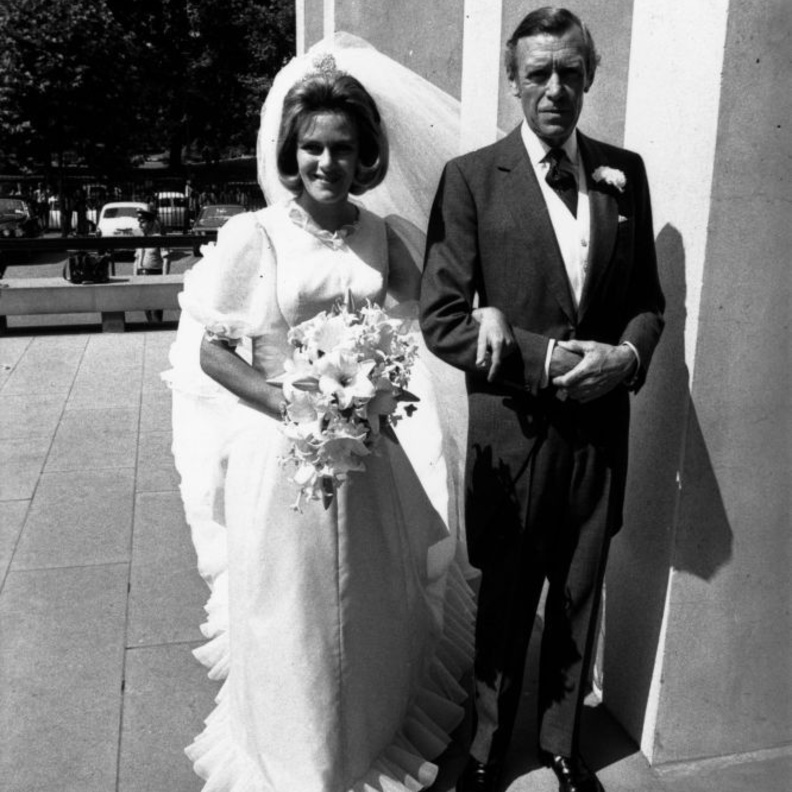 فستان زفاف دوقة كورنوال في حفل زفافها الأول كان مصدر إلهامها لاحقا