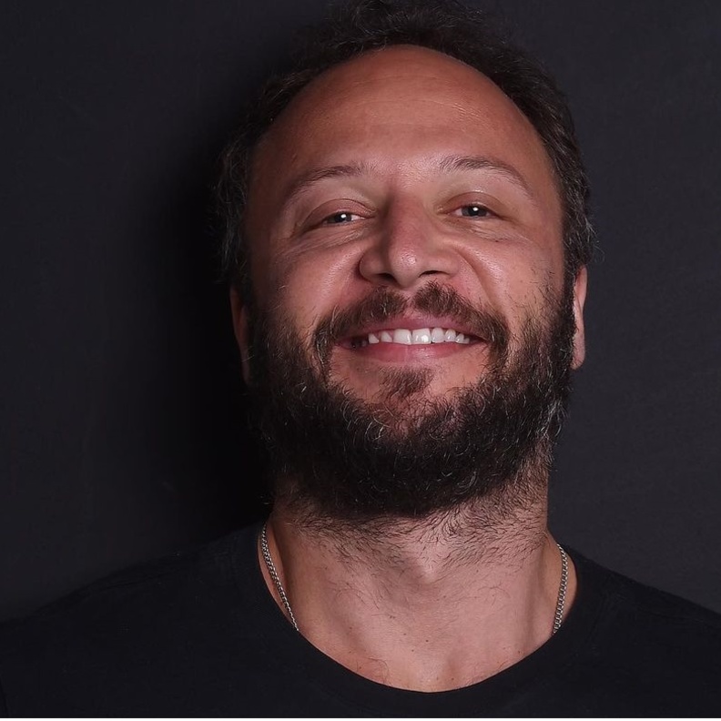 مكسيم خليل يحتفل بعيد ميلاده الـ43