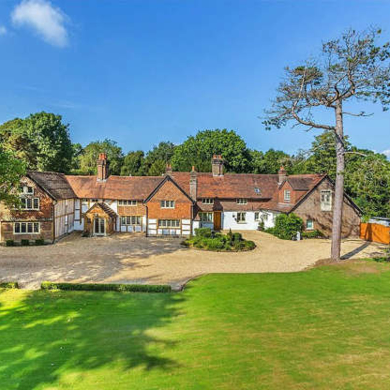 عرض المنزل السابق للدراج الأسطوري باري شين للبيع من ديلي ميل