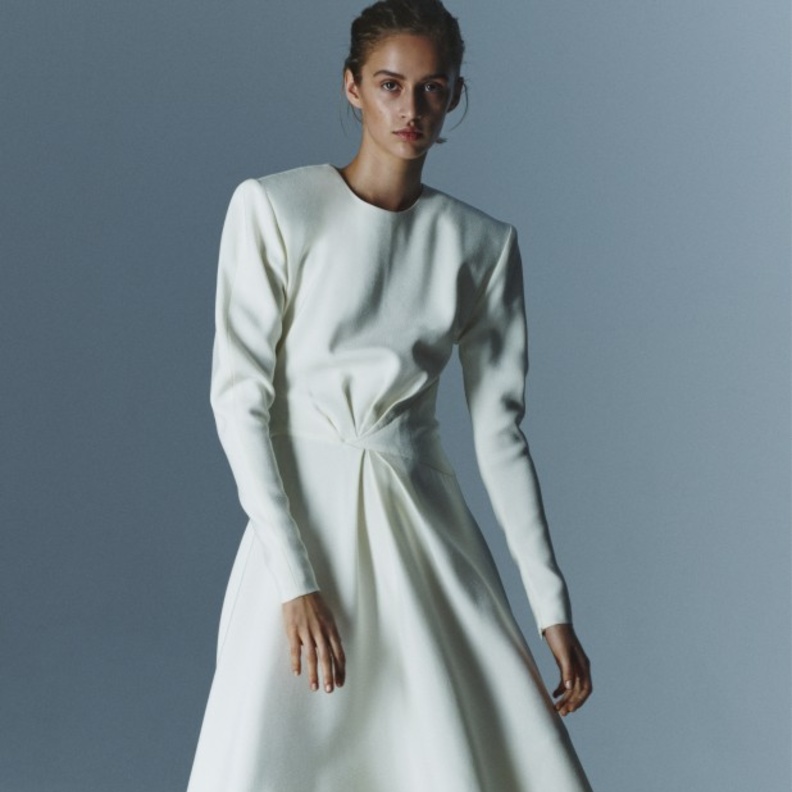 أجمل موديلات فساتين شتوية بيضاء لمختلف مناسبات الموسم