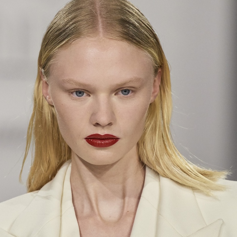 أبرز صيحات أحمر الشفاه لموسم خريف 2021