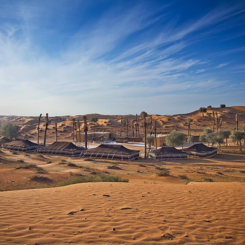 قرية بساطة الصحراوية... مغامرة بدوية على أنغام ألف ليلة وليلة في قلب الصحراء بالإمارات