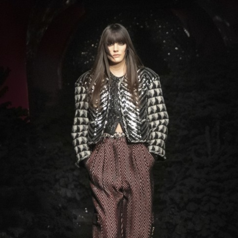 أحدث موديلات بناطيل عريضة لاطلالات شتاء 2022