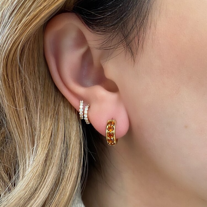 إطلالة جذابة بأحجار السترين