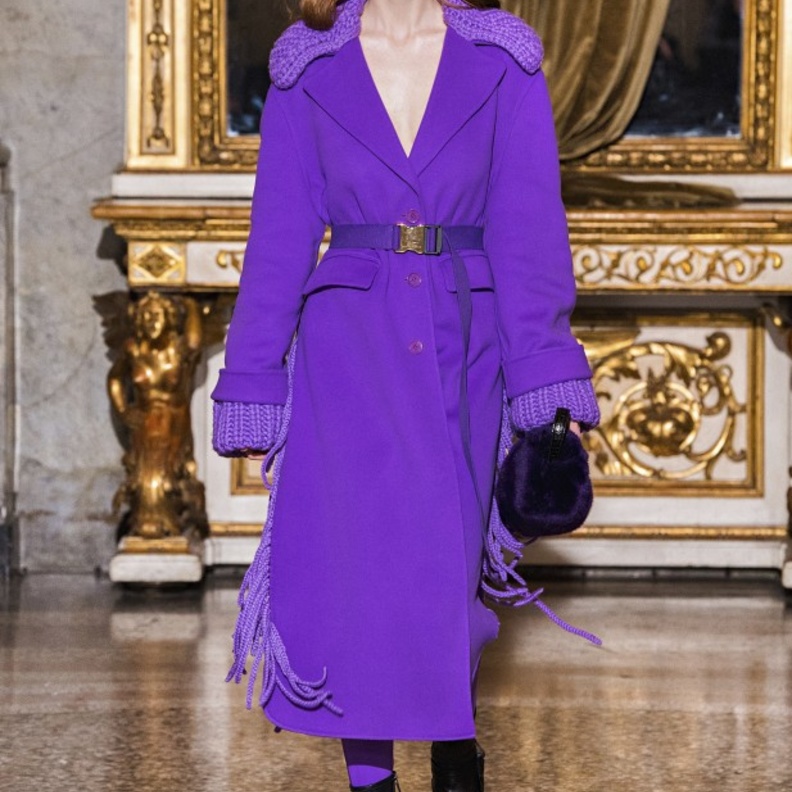 أجمل موديلات المعاطف الملونة لتحصلي على اطلالات شتوية جذابة