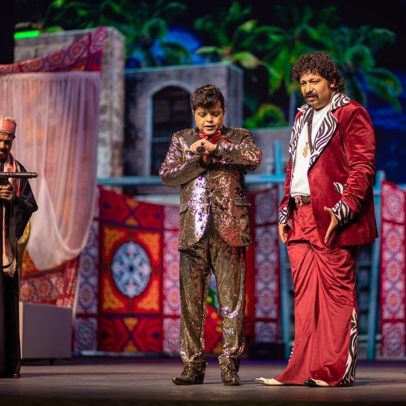 محمد هنيدي في مسرحيته الجديدة