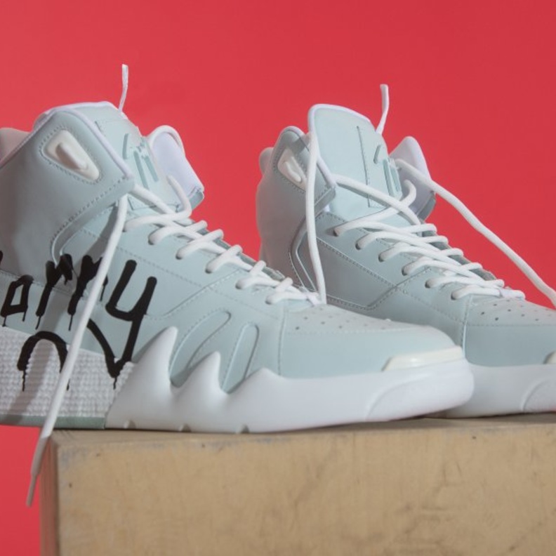 شراكة جوسيبي زانوتي وإيڤان موك تُثمر عن مجموعة جديدة من أزياء الشارع الراقيّة