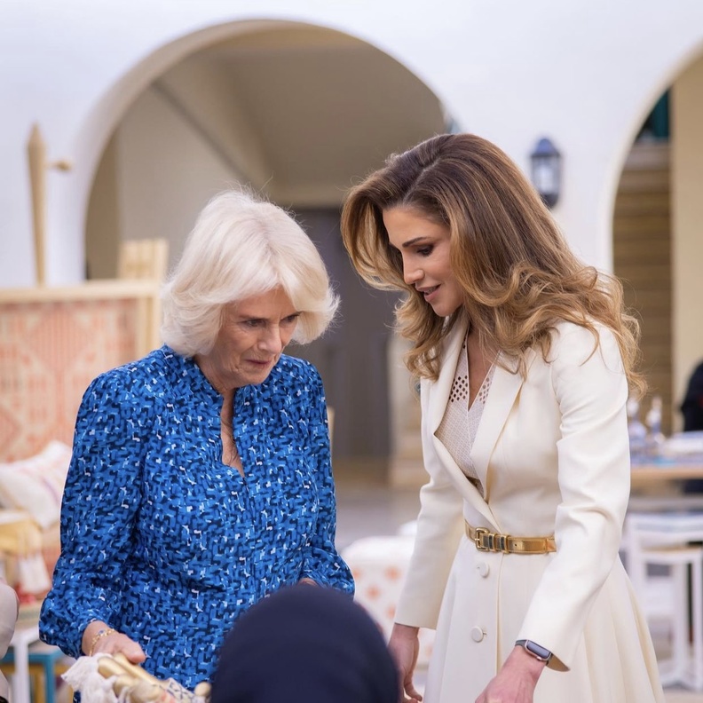 من الملكة رانيا إلى كاميلا باركر.. أفخم المجوهرات الملكية من الشرق إلى الغرب