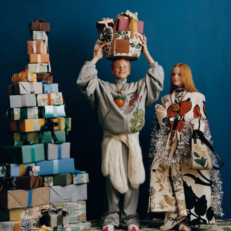 LOEWE  تطلق مجموعة هدايا خاصّة بموسم الأعياد