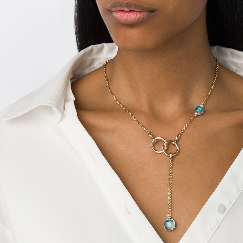 أحجار كريمة ملونة في القلادات على شكل حرف Y