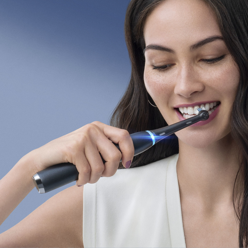فرشاة أسنان متقدمة لعناية متطورة بالفم وأسنان نظيفة تمنحك ابتسامة غاية في التميز من أورال-بي
