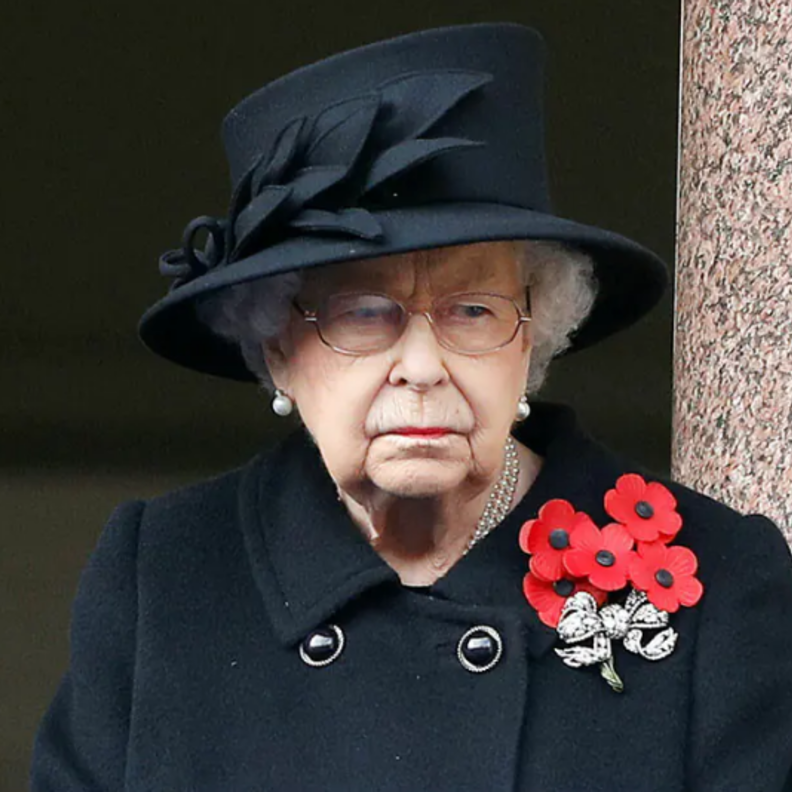 ملكة بريطانيا تغيب عن احتفالات يوم الذكرى بسبب إصابة في الظهر