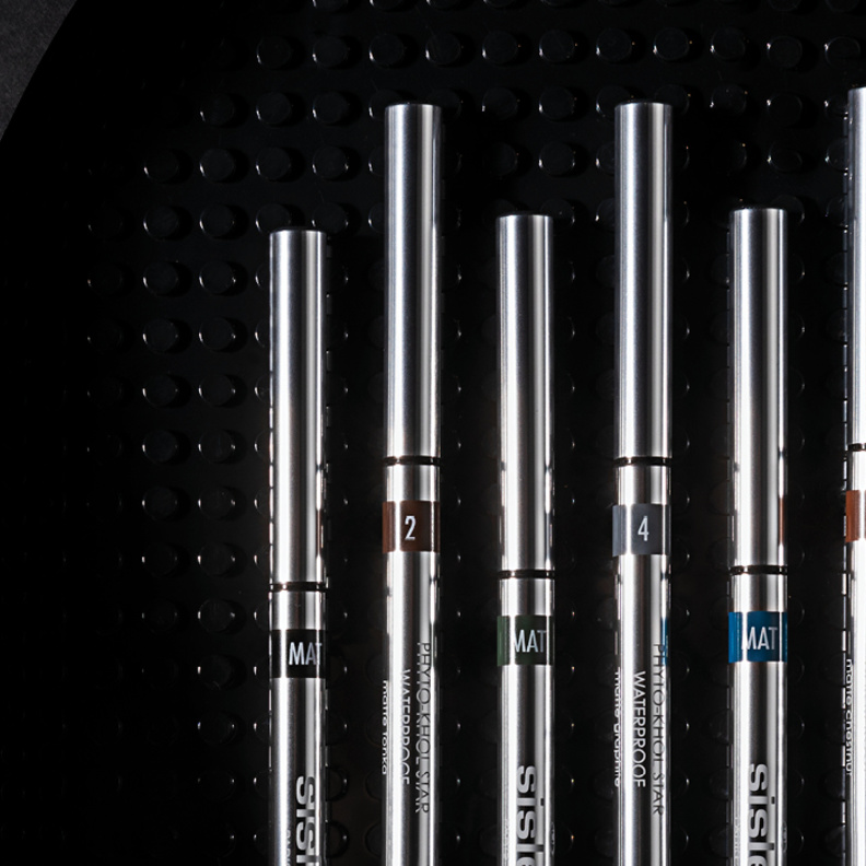 "فيتو كحل ستار ووتربروف - مات" قلم تكحيل مقاوم للماء بصيغة مطفأة من سيسلي Sisley لتأثير غرافيكي ونظرة لافتة