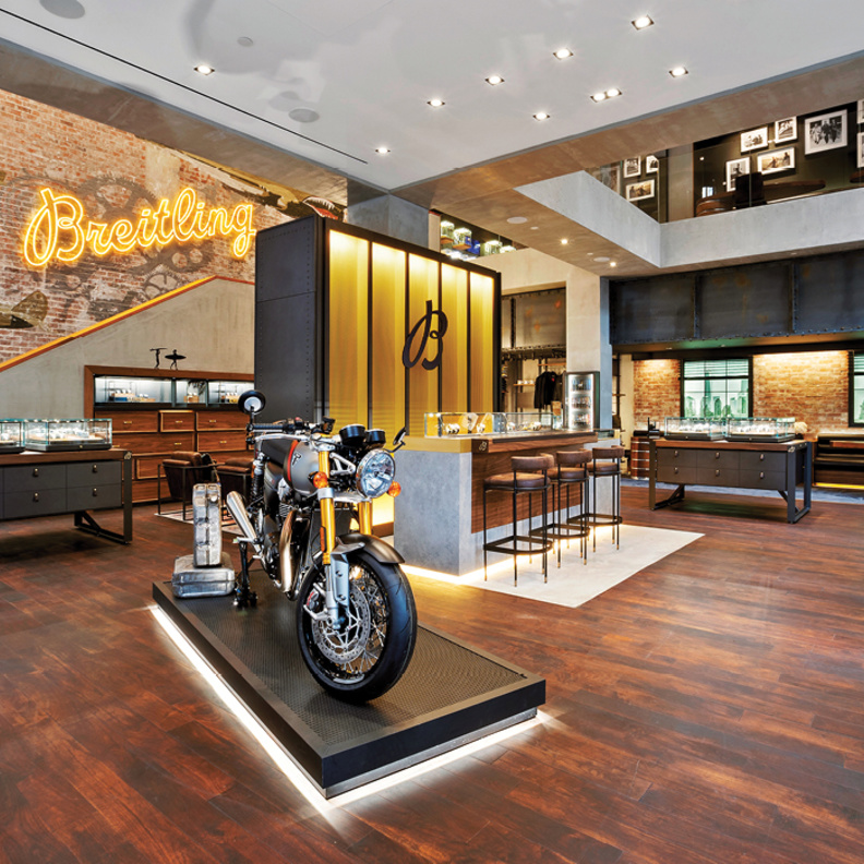 متجر بريتلينغ الجديد يفتح ابوابه في نيويورك باحتفال مرصع بالنجوم