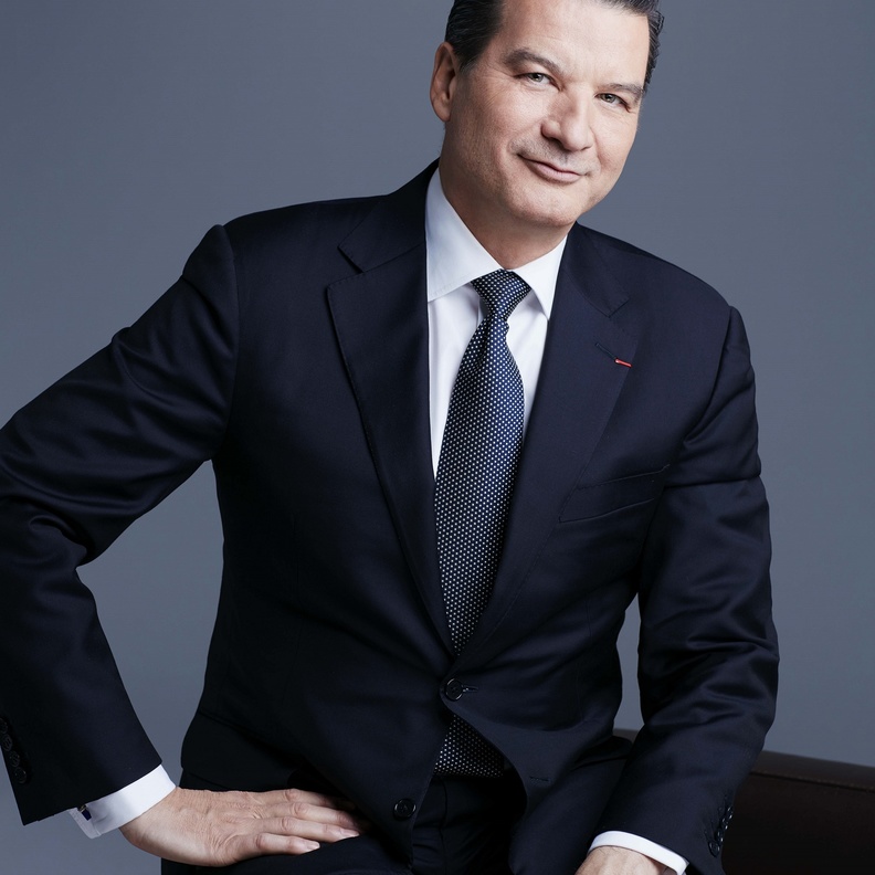 حوار مجلة "هي" مع مبدع العطور Thierry Wasser في دار "جيرلان" 