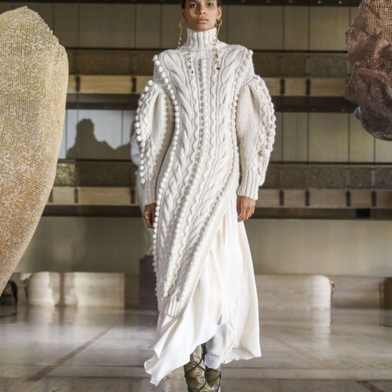 أحدث موديلات فساتين صوف لاطلالات شتوية أنيقة