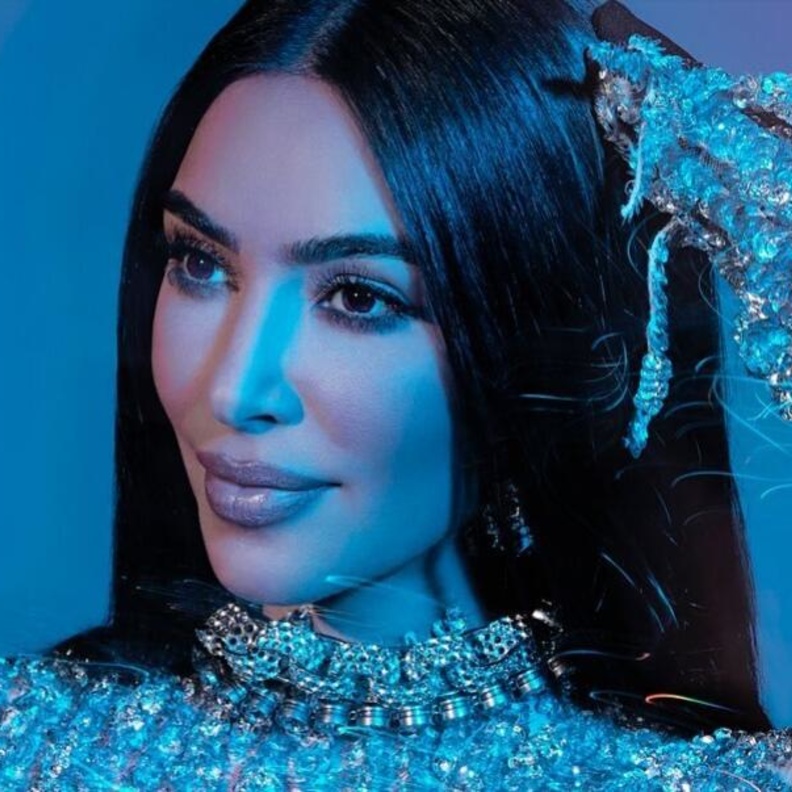 كاني ويست يلغي متابعة كيم كارداشيان مرة أخرى وسط شائعات علاقتها مع بيت ديفيدسون