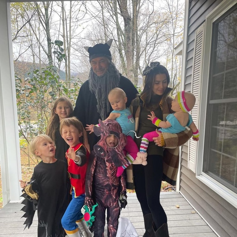 أليك بالدوين مع عائلته