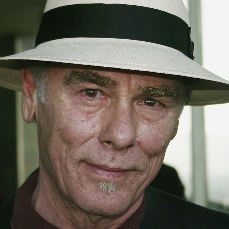 النجوم يعربون عن حزنهم وفاة الممثل دين ستوكويل عن عمر يناهز 85 عامًا