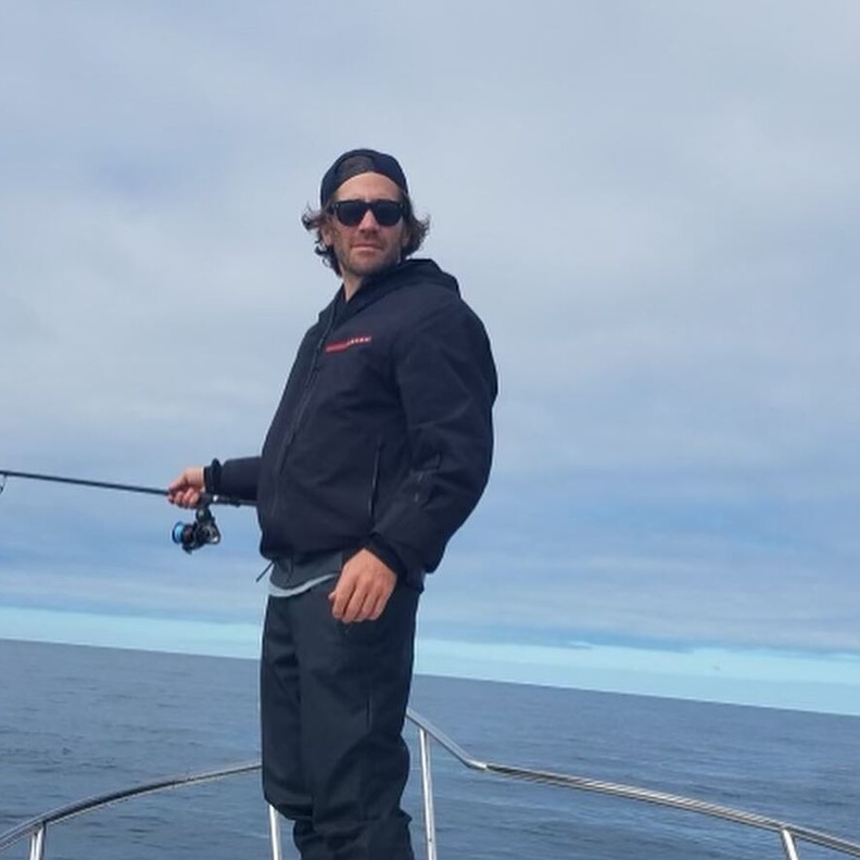 جيك جيلنهال يتصدر الترند بعد طرح ألبوم تايلور سويفت