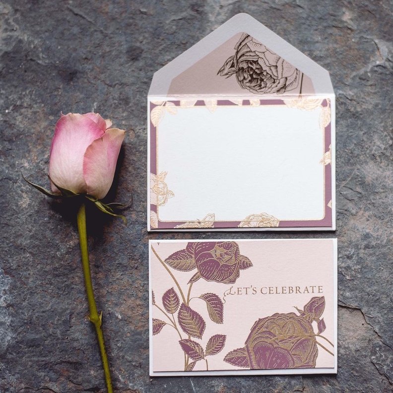 نصائح ذهبية يجب اتباعها قبل شراء بطاقة دعوة الزفاف