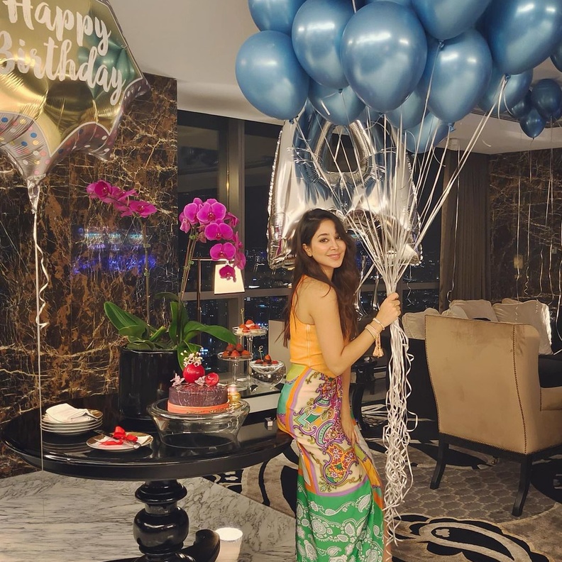 أسيل عمران تحتفل بعيد ميلادها بطريقة مميزة وتكشف مكان اختفائها