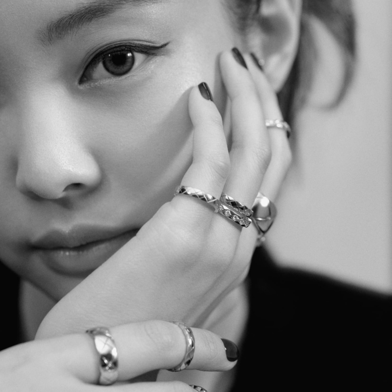 المغنية الكورية جيني وجه حملة شانيل الجديدة