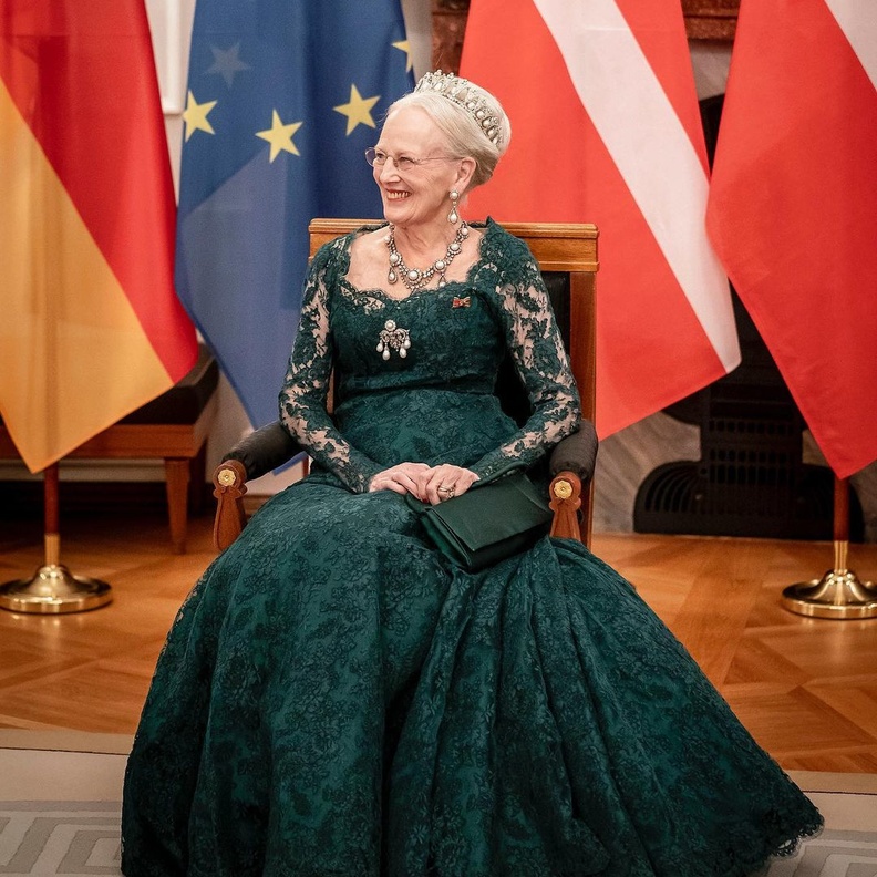 ملكة الدنمارك تفقد مجوهرات ملكية قيمة خلال مأدبة رسمية