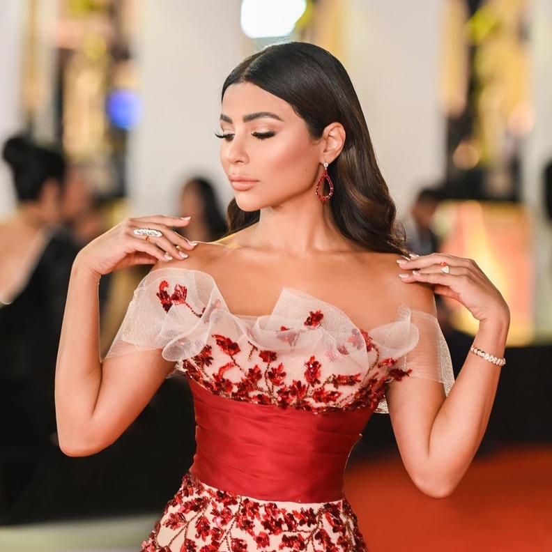 مهيرة عبد العزيز