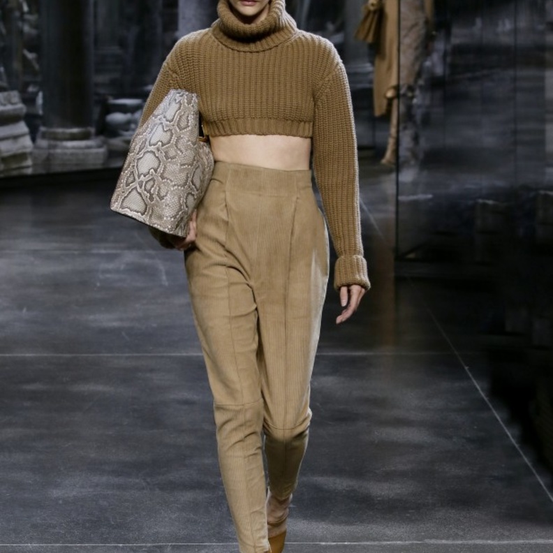 موديلات سراويل بقماش المخمل - سروال مخمل مميّز باللّون البيج من Fendi