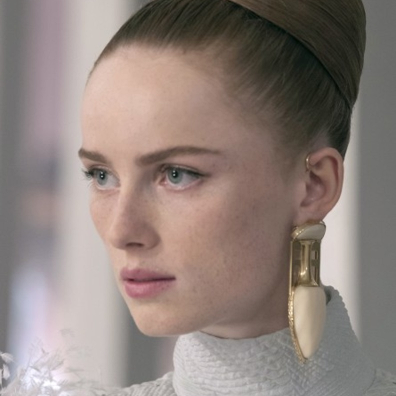 إطلالات جمالية راقية اجعليها من خياراتك لسهرات  خريف 2021