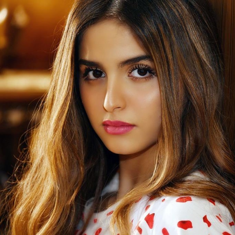 خطوات العناية بالبشرة للمراهقات على طريقة حلا الترك