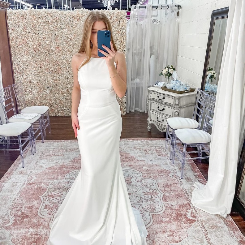 عروس تحصل على فستان زفاف أحلامها بفضل عروض يوم "الجمعة الأبيض"