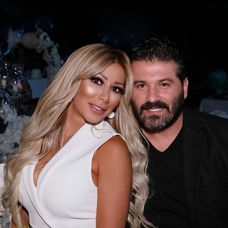 يزن السيد وزوجته