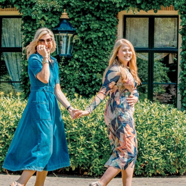 الملكة ماكسيما تعلق على الكتاب الجديد الذي صدر عن حياة ابنتها الأميرة أماليا