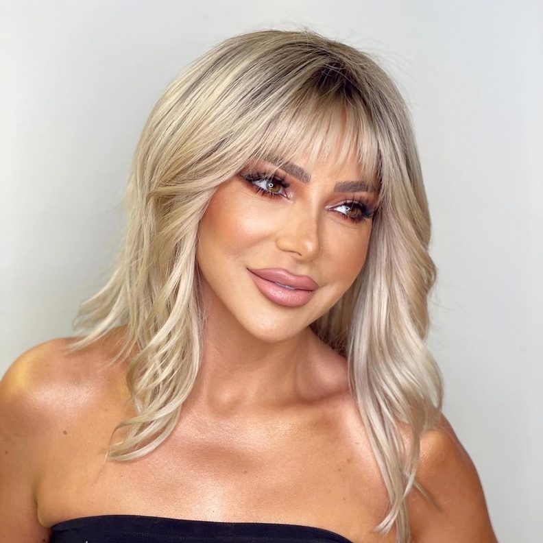 سوزان نجم الدين تفاجئ الجمهور بـ نيو لوك الشعر الإشقر في احدث ظهور لها