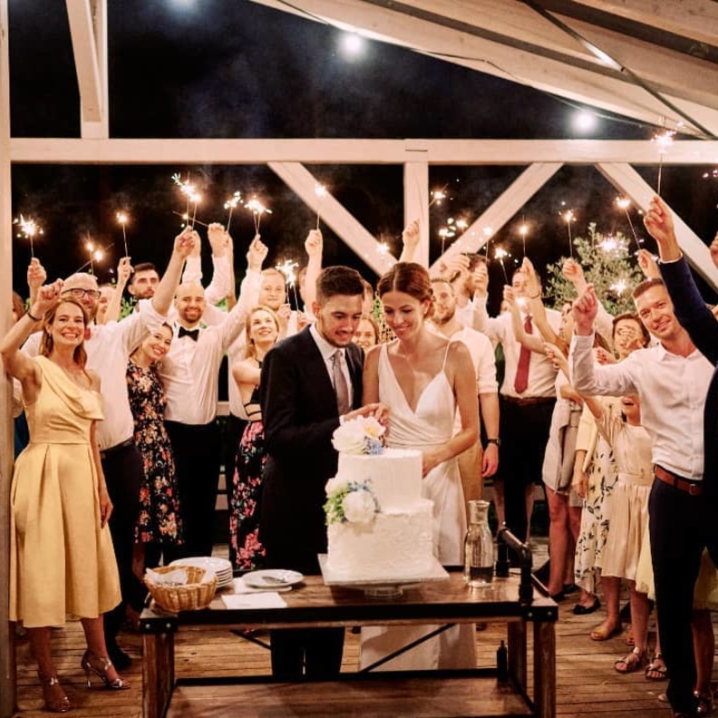 قواعد اتيكيت للتعامل مع كعكة الزفاف في الحفل