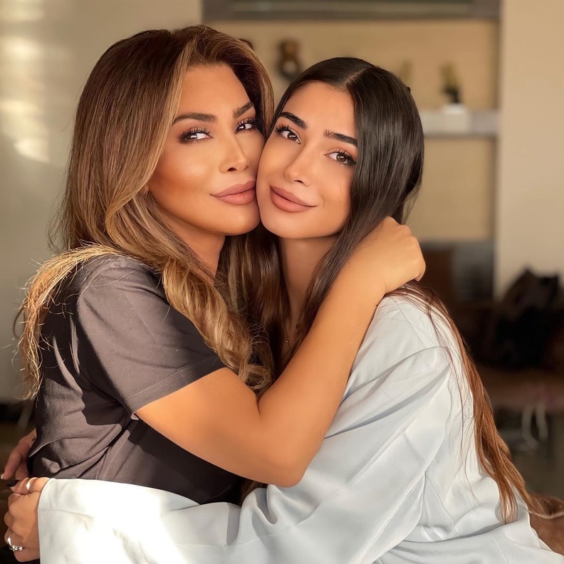 الإطلالات الجمالية لـ تيا ديب في ميلادها وهل تتقاسم الشبه مع والدتها نوال الزغبي