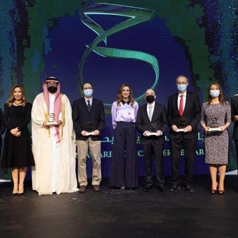 الملكة رانيا تسلم جائزة الملك حسين للسرطان