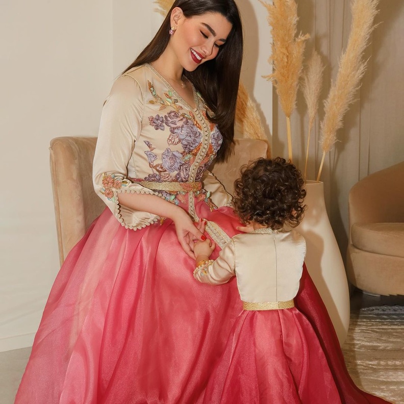 روان بن حسين وابنتها 