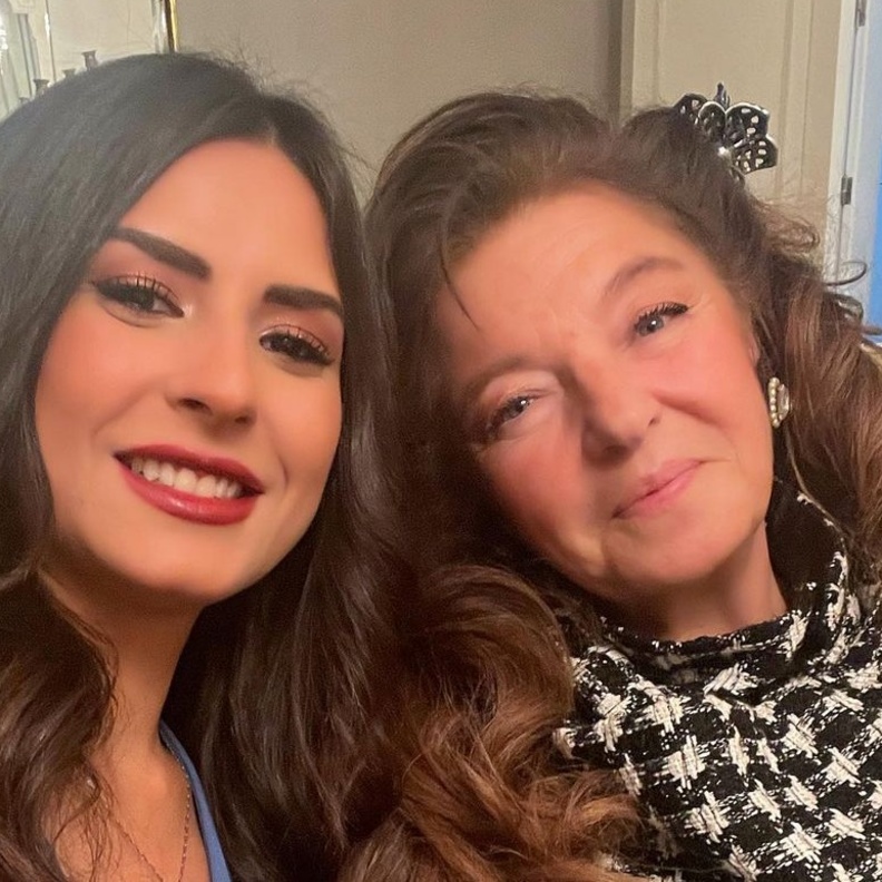 أحدث ظهور للفنانة المعتزلة هدى رمزي في عقد قران ابن شقيقها