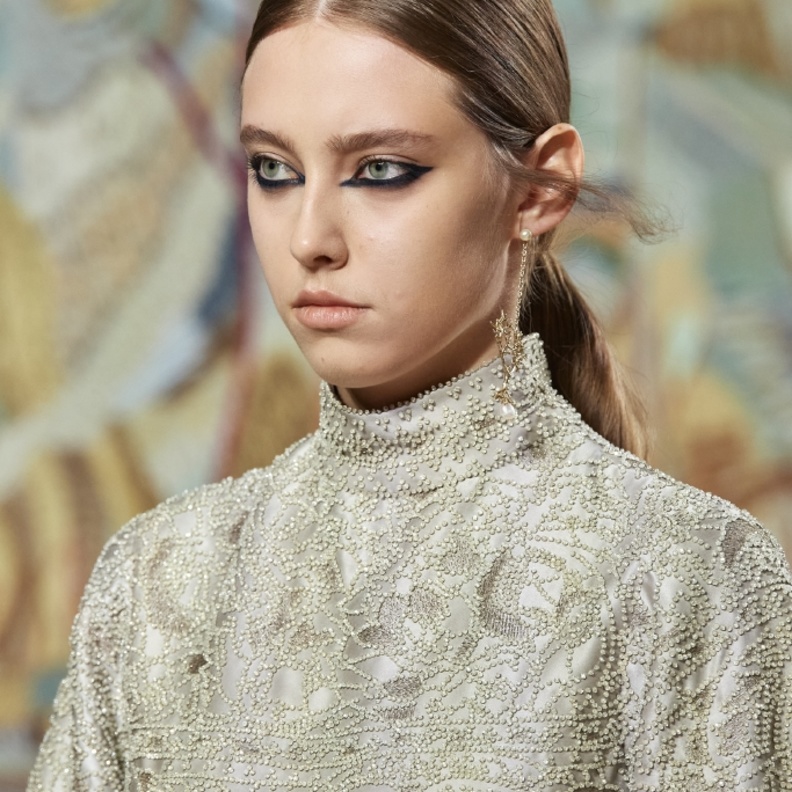 الايلاينر العريض على الجفون السفلى من وحي دار Christian Dior