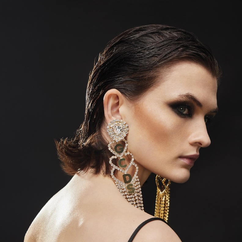 رسمات مكياج سموكي اسود وقوي من وحي دار GCDS